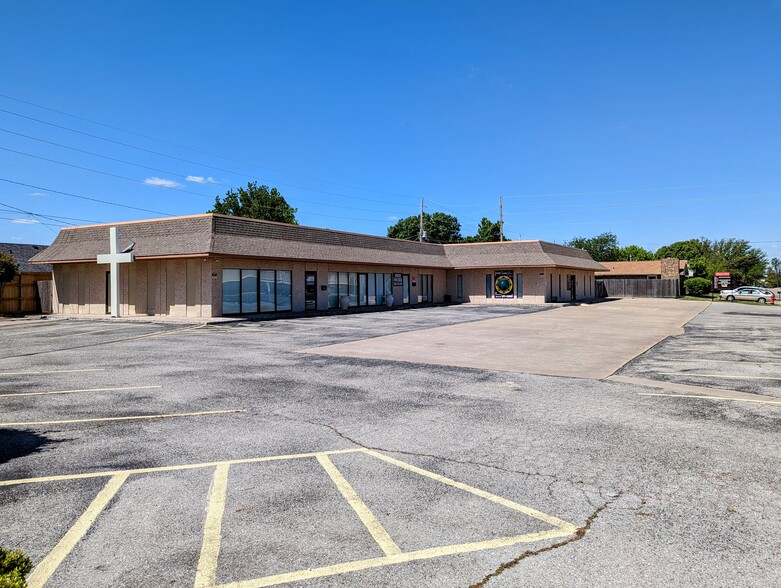 1006 NW 47th St, Lawton, OK for lease - Building Photo - Image 1 of 14