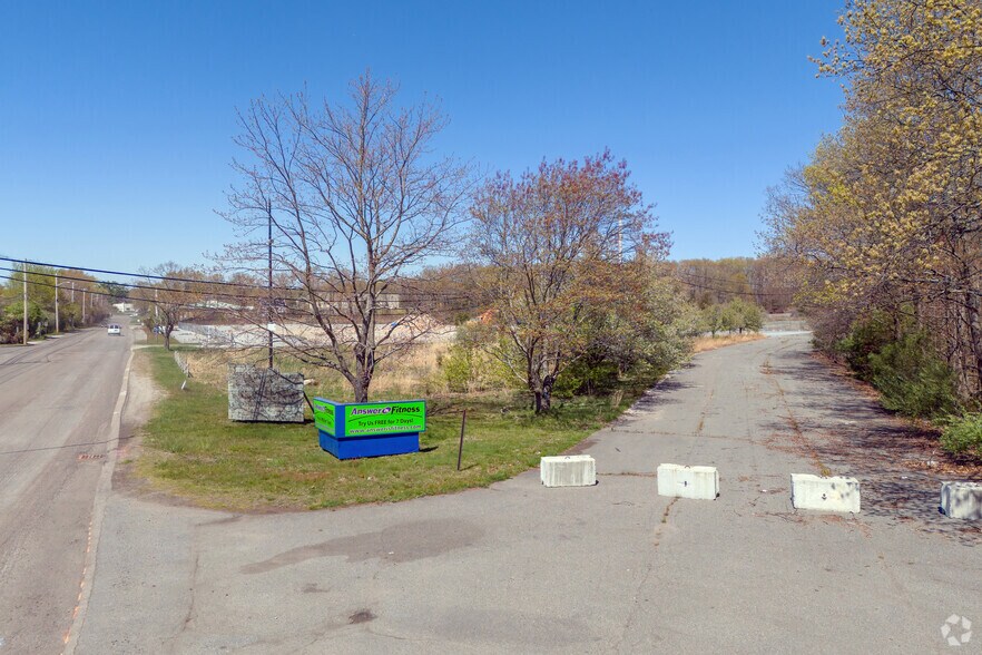 15 John L Dietsch Blvd, North Attleboro, MA for sale - Building Photo - Image 2 of 6
