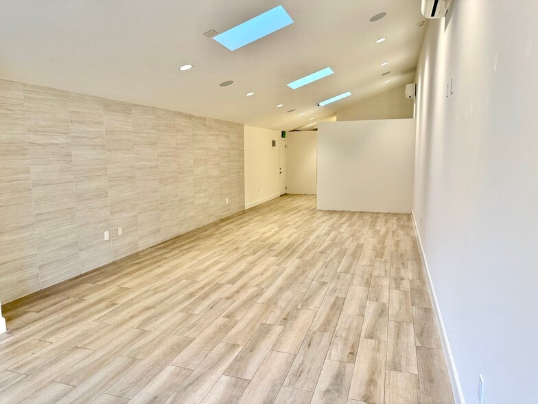 218 Marine Ave, Newport Beach, CA for lease - Building Photo - Image 2 of 8