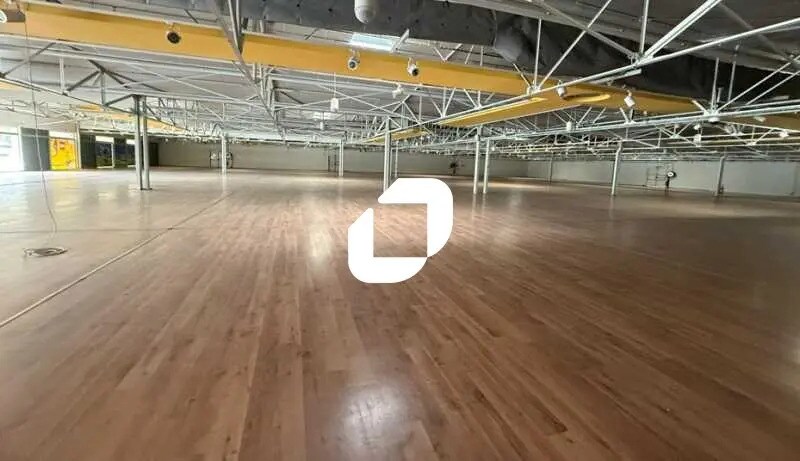 Retail in Vert-Saint-Denis for lease - Interior Photo - Image 2 of 3