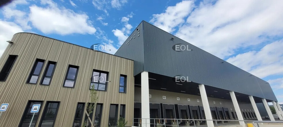 Industrial in Corbas for lease - Building Photo - Image 1 of 9