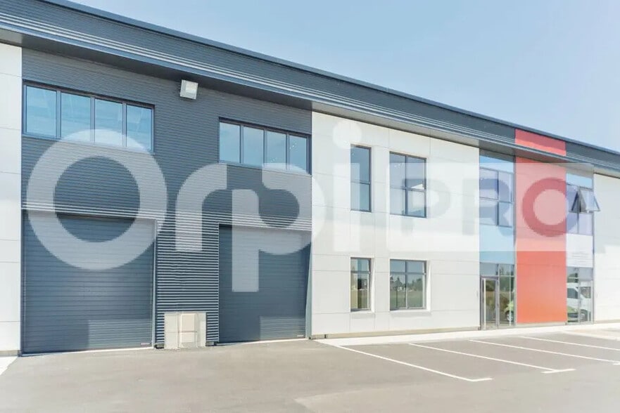 Flex in Lieusaint for lease - Building Photo - Image 3 of 12