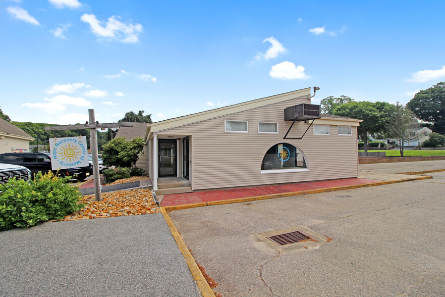 55 Beach St, Westerly, RI for lease - Building Photo - Image 2 of 19