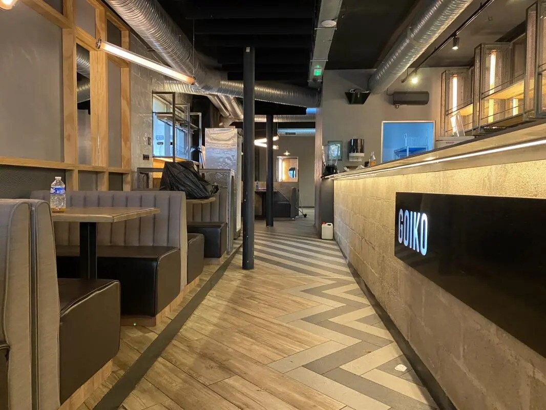 Retail in Paris for lease Building Photo- Image 1 of 10