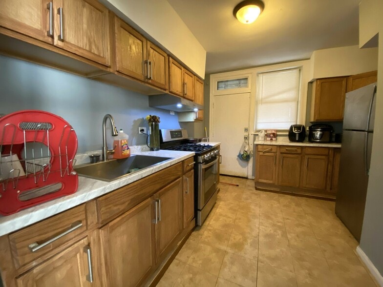 7147 S Cornell Ave, Chicago, IL for sale - Building Photo - Image 2 of 5