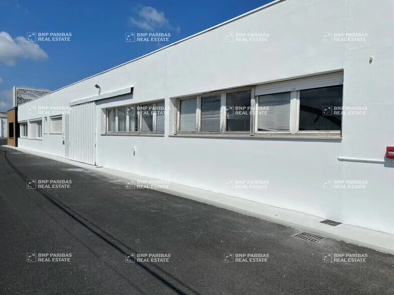 Flex in Nantes for lease - Building Photo - Image 2 of 12