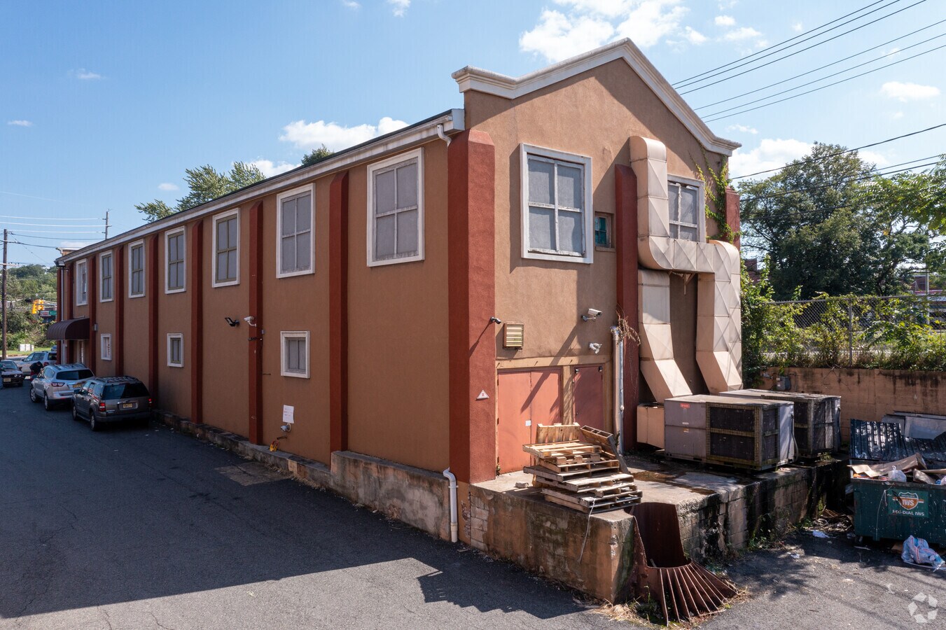 27 E 33rd St, Paterson, NJ 07514