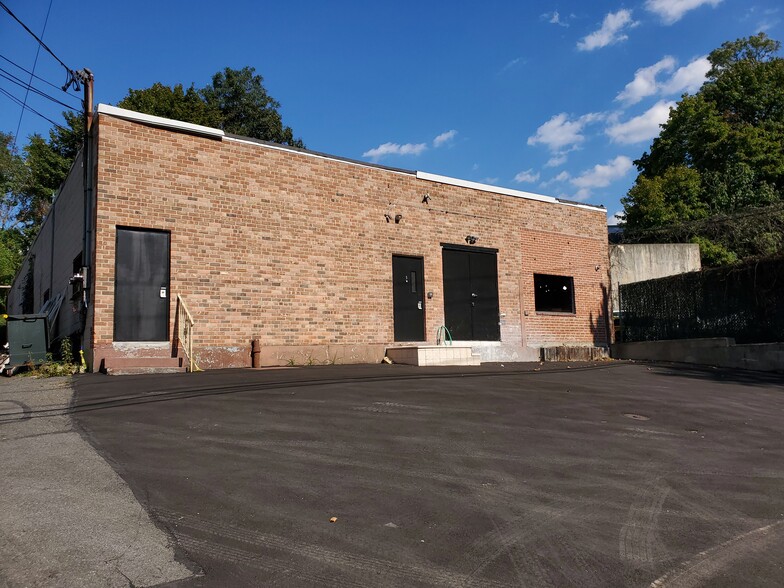 65 Watermill Ln, Great Neck, NY for lease - Building Photo - Image 1 of 1