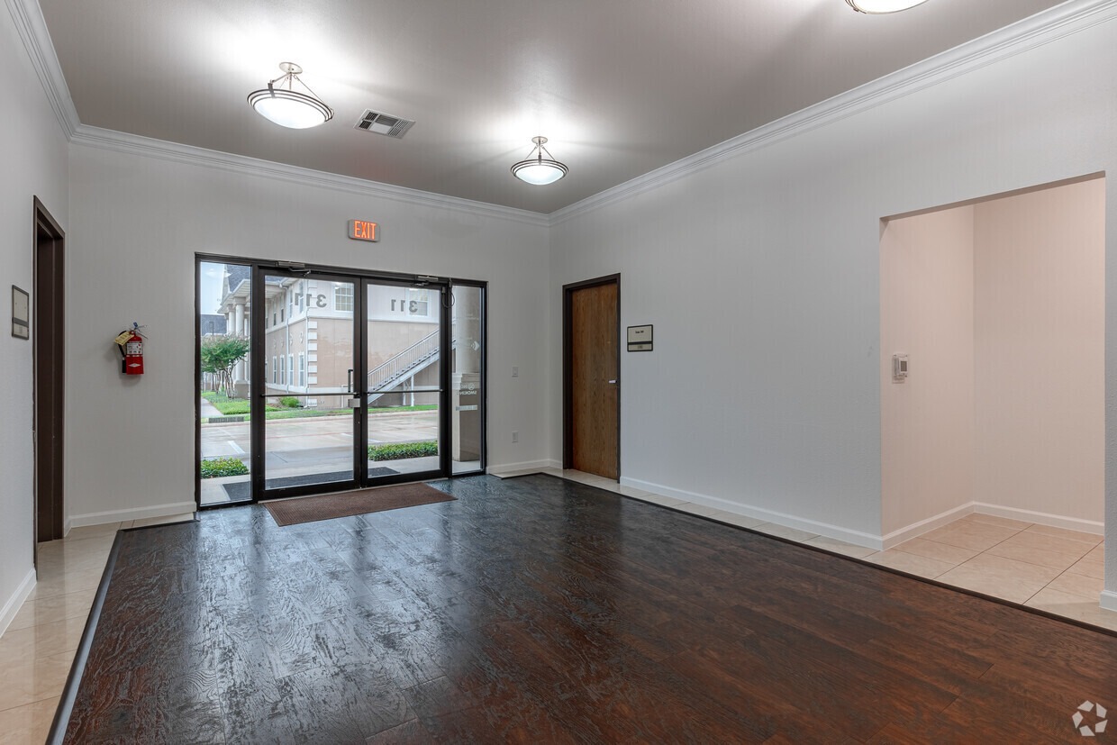 303 S Jupiter Rd, Allen, TX for lease Interior Photo- Image 1 of 5