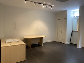 432 N Clark St, Chicago, IL for lease Interior Photo- Image 1 of 7