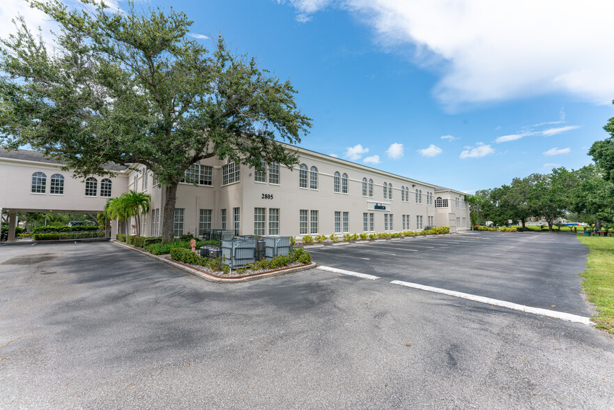 2805 Fruitville Rd, Sarasota, FL for lease - Building Photo - Image 3 of 8