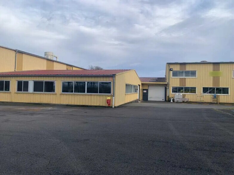 Flex in Saint-Trivier-sur-Moignans for lease - Building Photo - Image 2 of 14