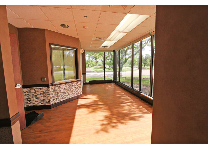 480 Central Ave, Northfield, IL for lease - Interior Photo - Image 3 of 8