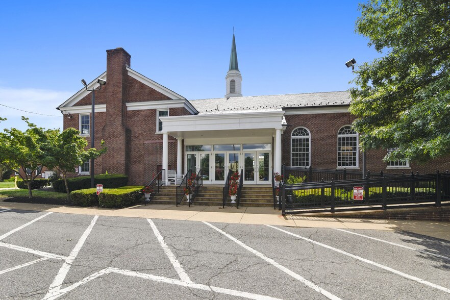 6935 Columbia Pike, Annandale, VA for lease - Primary Photo - Image 1 of 1