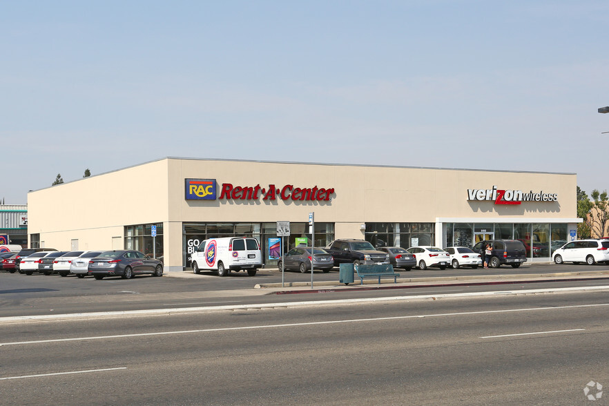 5191-5195 N Blackstone Ave, Fresno, CA for lease - Building Photo - Image 1 of 6