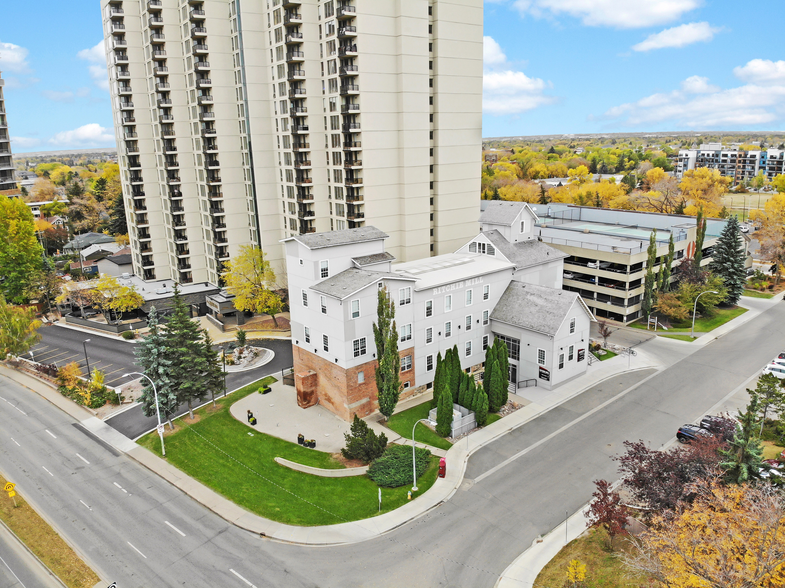 10171 Saskatchewan Dr, Edmonton, AB for lease - Building Photo - Image 1 of 16