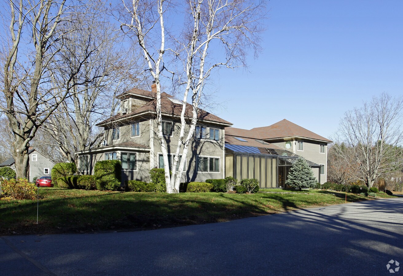 239 Drakeside Rd, Hampton, NH 03842