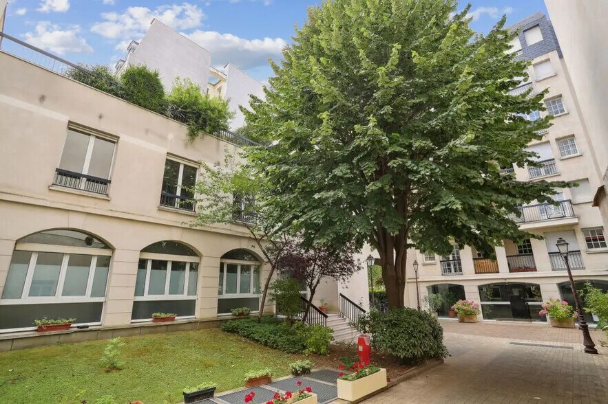 11 Bis Rue Eugène Varlin, Paris for lease - Building Photo - Image 2 of 14