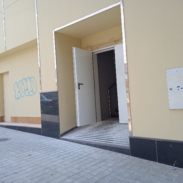 Retail in Almería for sale - Building Photo - Image 2 of 2