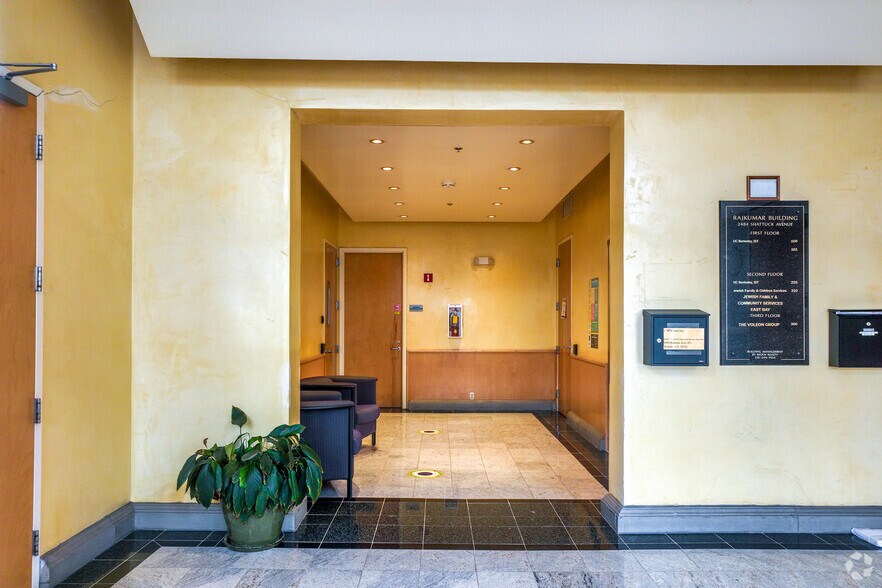 2484 Shattuck Ave, Berkeley, CA for lease - Interior Photo - Image 3 of 7