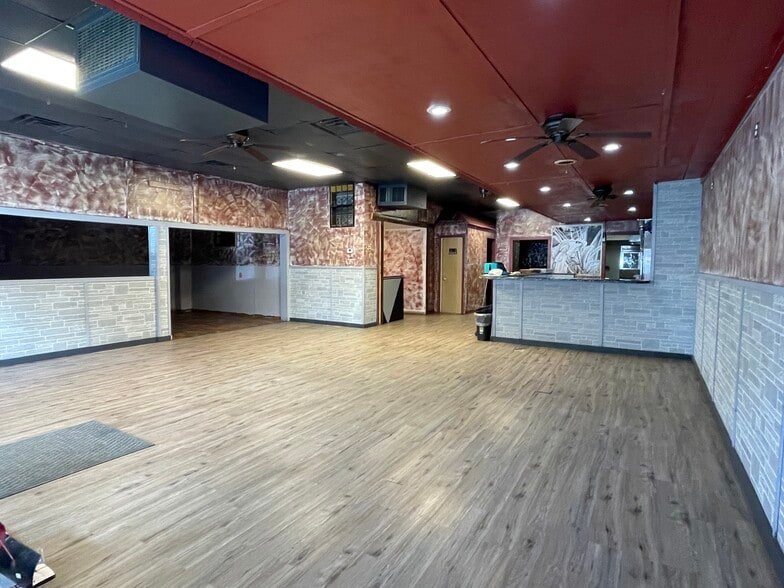 105 W Main St, Elk Point, SD for sale - Building Photo - Image 2 of 15