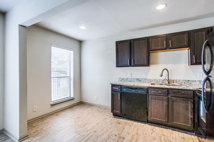 4710 Munger Ave, Dallas, TX for sale - Building Photo - Image 2 of 24