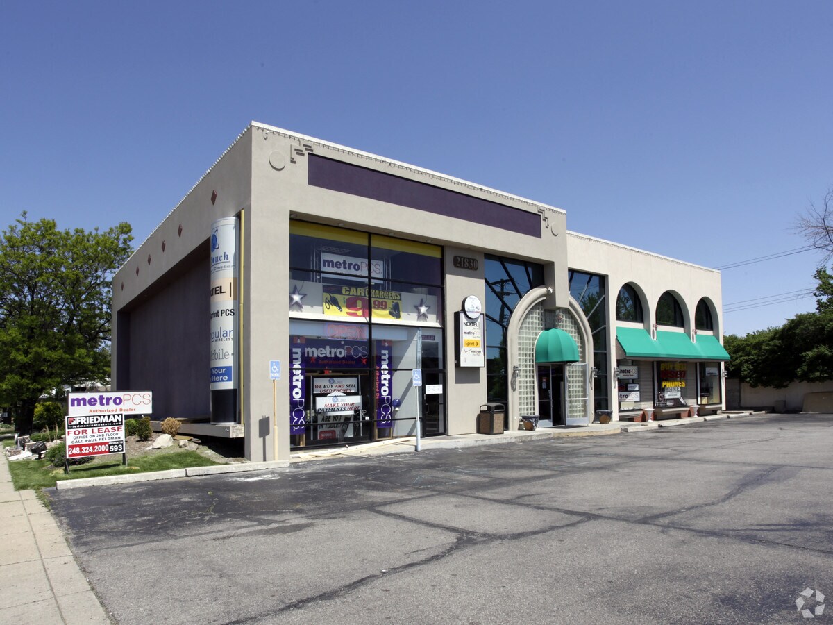 21830 Greenfield Rd, Oak Park, MI 48237