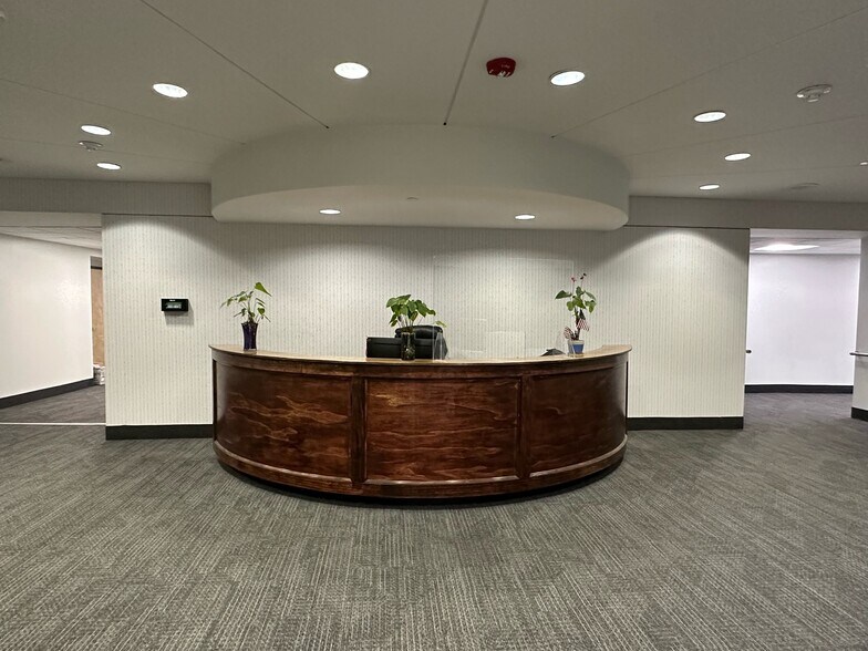 200 Old Country Rd, Mineola, NY 11501 The Pavilion