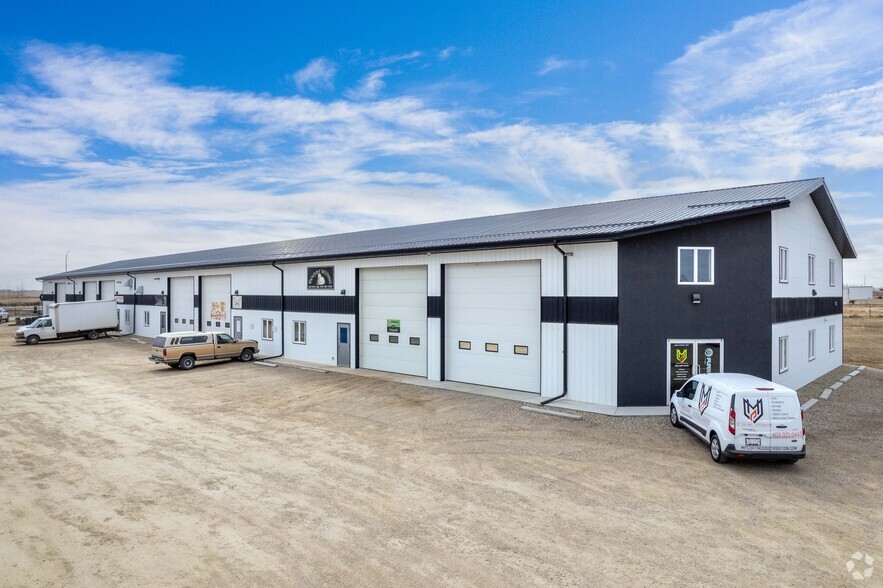 550 Canal Ave, Strathmore, AB for sale - Primary Photo - Image 1 of 6