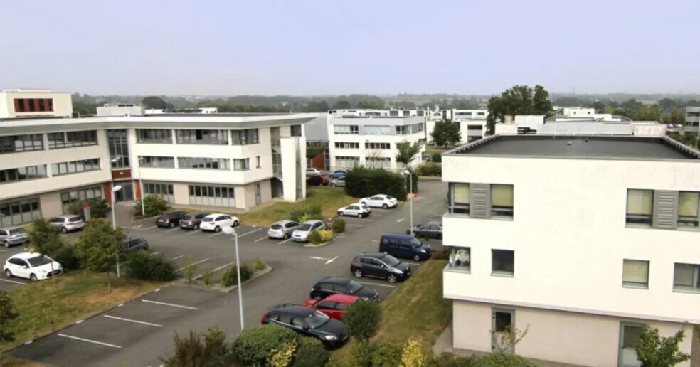 Office in Saint-Grégoire for lease - Building Photo - Image 1 of 4