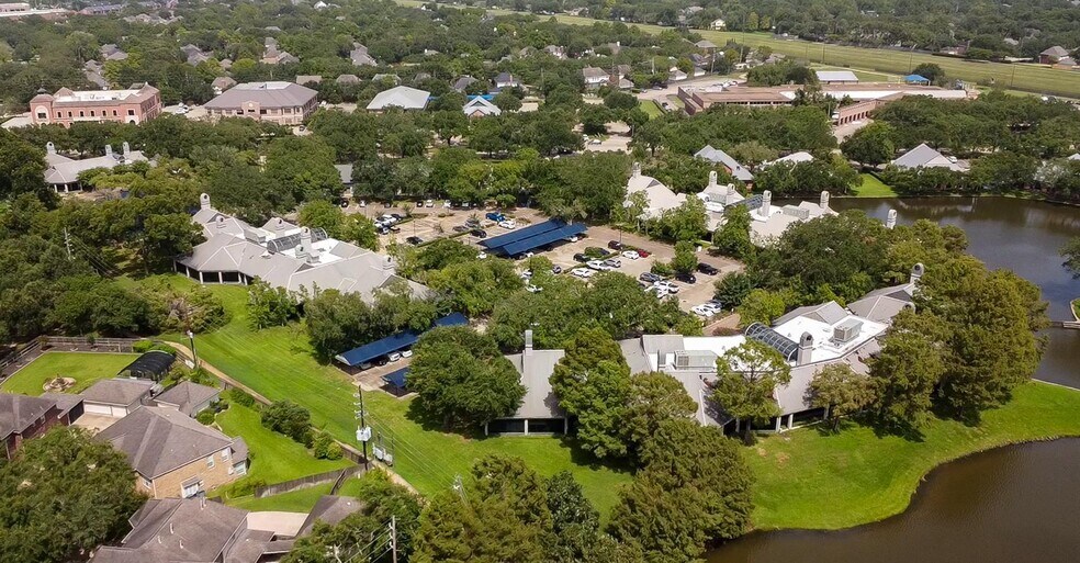 4675 Sweetwater Blvd, Sugar Land, TX for lease - Building Photo - Image 1 of 4