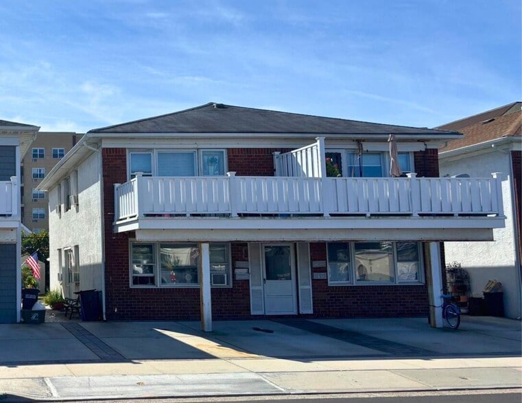 630-634 E Broadway, Long Beach, NY portfolio of 2 properties for sale on LoopNet.com - Primary Photo - Image 2 of 3