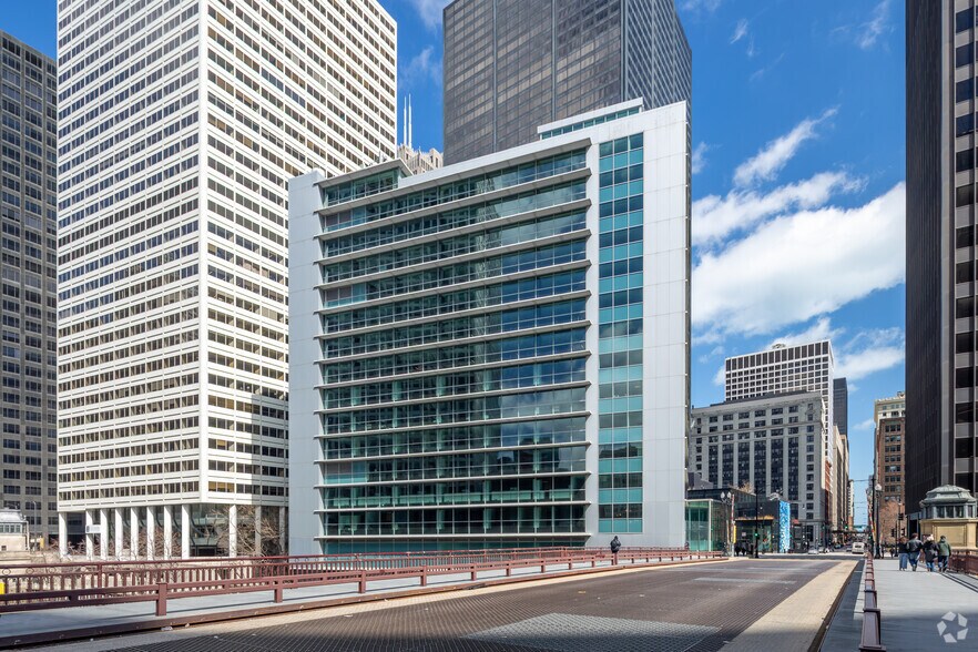 250 S Wacker Dr, Chicago, IL for lease - Building Photo - Image 3 of 4
