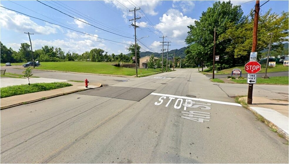 341 Park Rd, Ambridge, PA for sale - Building Photo - Image 2 of 7