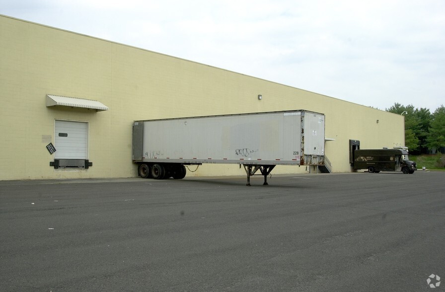 17 Imclone Dr, Branchburg, NJ for lease - Building Photo - Image 2 of 3