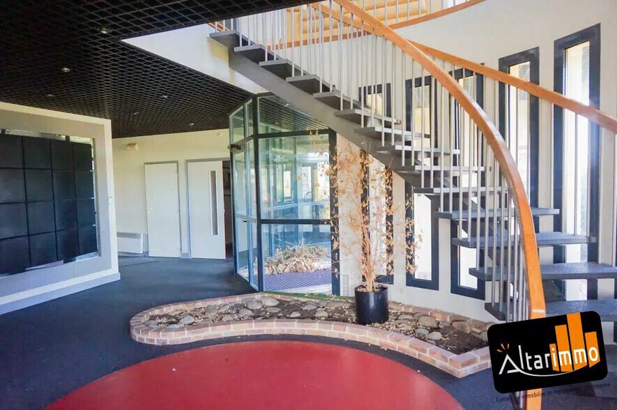 Office in Châteaudun for lease - Interior Photo - Image 2 of 5