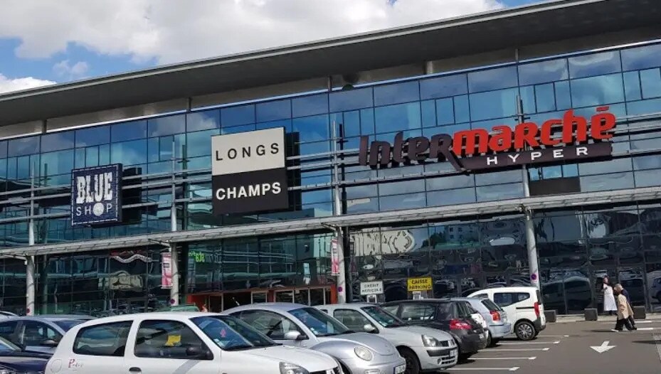 Retail in Rennes for lease - Building Photo - Image 1 of 2