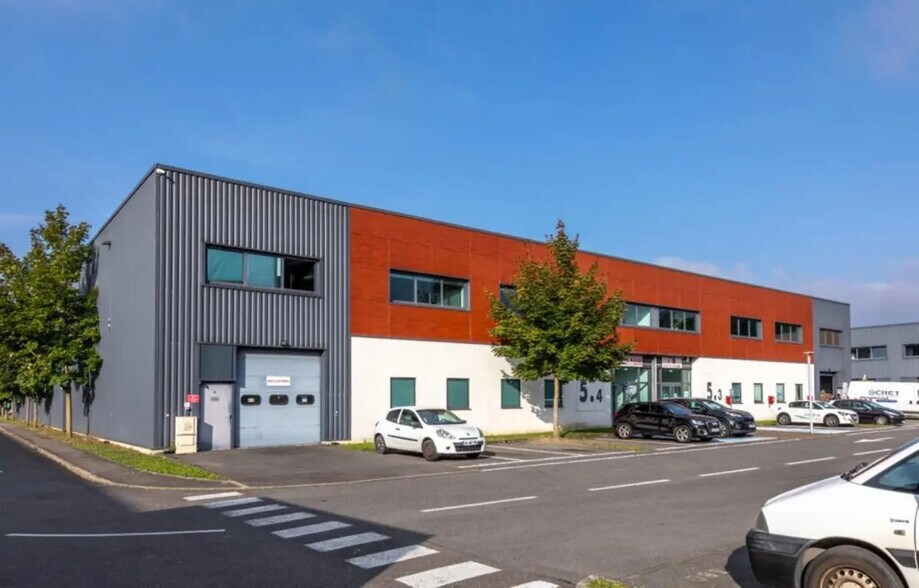 Flex in Taverny for lease - Building Photo - Image 2 of 17