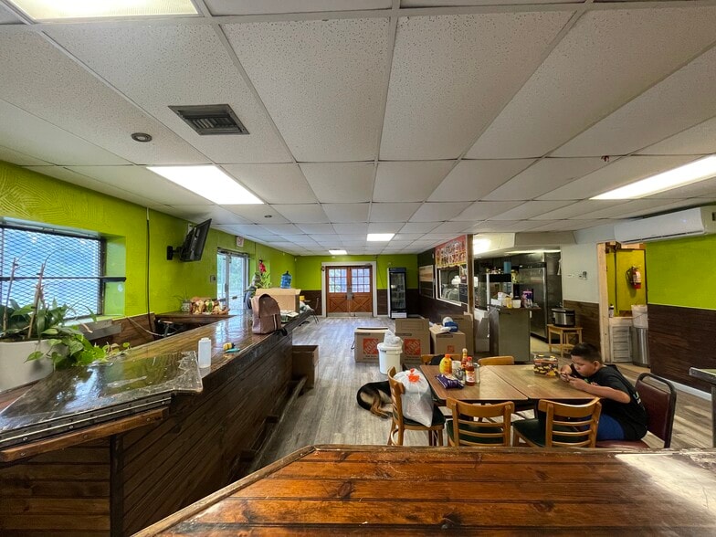 13490 Orange Ave, Fort Pierce, FL for lease - Interior Photo - Image 3 of 23