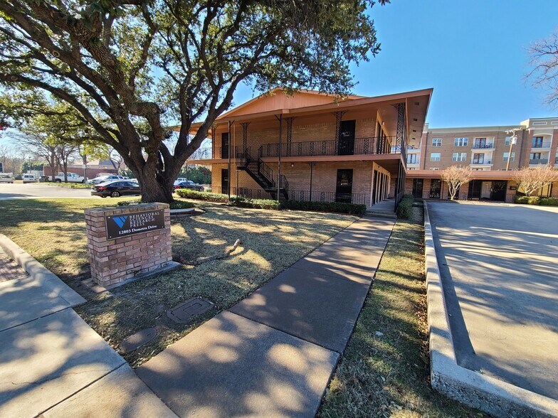 12803 Demetra Dr, Farmers Branch, TX for lease - Building Photo - Image 3 of 27