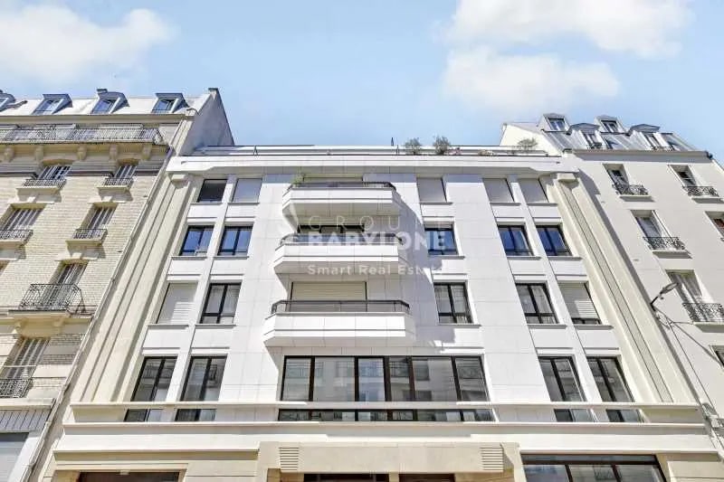 Office in Levallois-Perret for sale Building Photo- Image 1 of 15