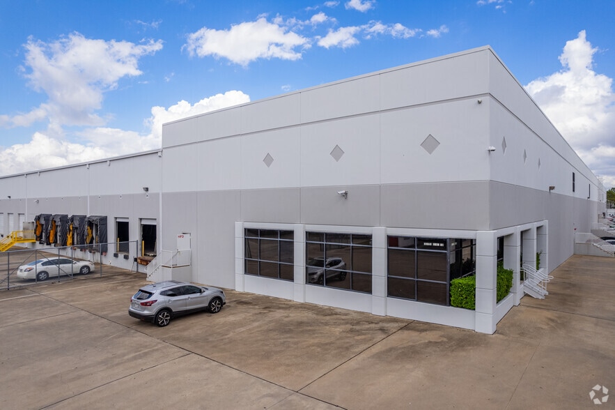 11711 Clay Rd, Houston, TX for lease - Primary Photo - Image 1 of 7