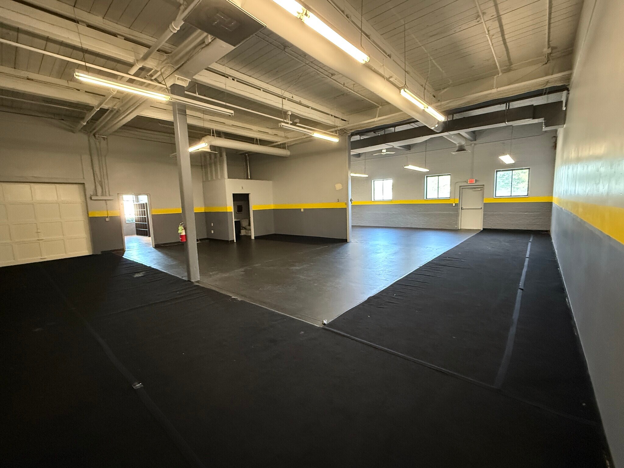 7 Andover Dr, West Hartford, CT for lease Interior Photo- Image 1 of 10