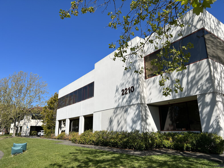 2210 Pine View Way, Petaluma, CA for lease - Building Photo - Image 1 of 2