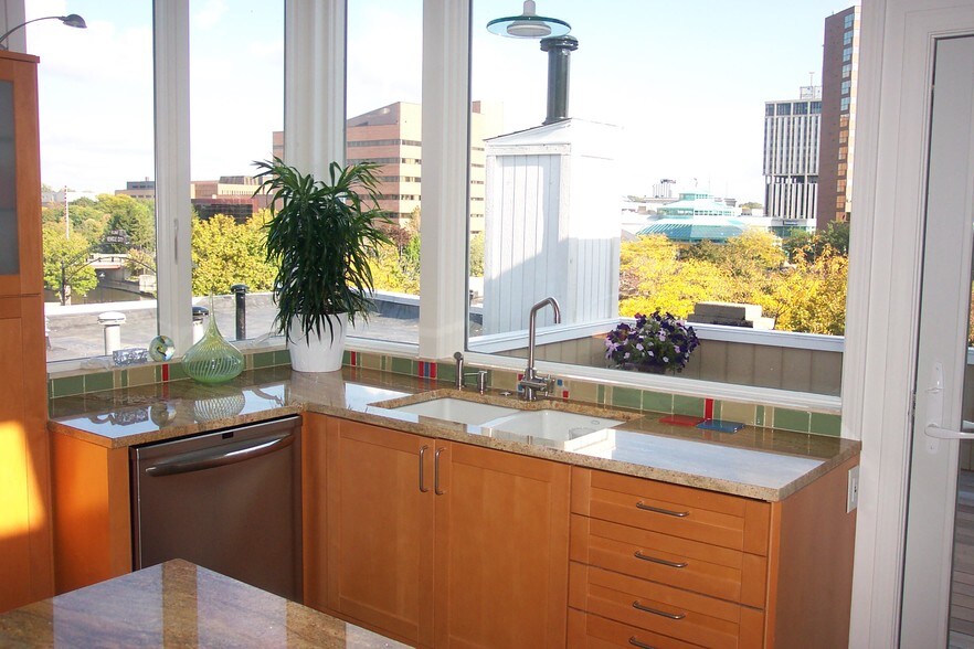 116 W 1st Ave, Flint, MI for sale - Building Photo - Image 1 of 1