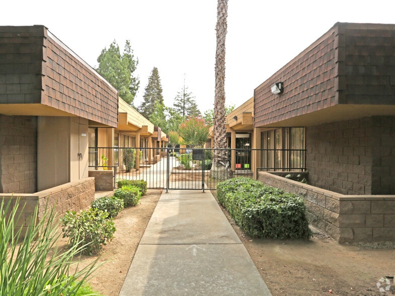 4420 N 1st St, Fresno, CA for lease - Building Photo - Image 3 of 7