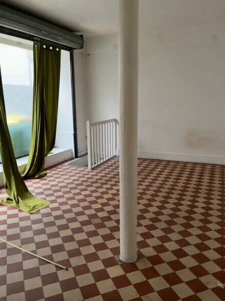 Retail in Paris for lease - Building Photo - Image 3 of 8