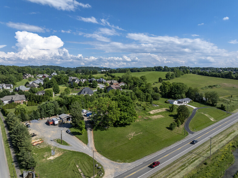 2324 Boones Creek Rd, Johnson City, TN for sale - Aerial - Image 1 of 5