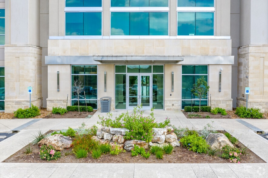 4630 N Loop 1604 W, San Antonio, TX for lease - Building Photo - Image 2 of 5