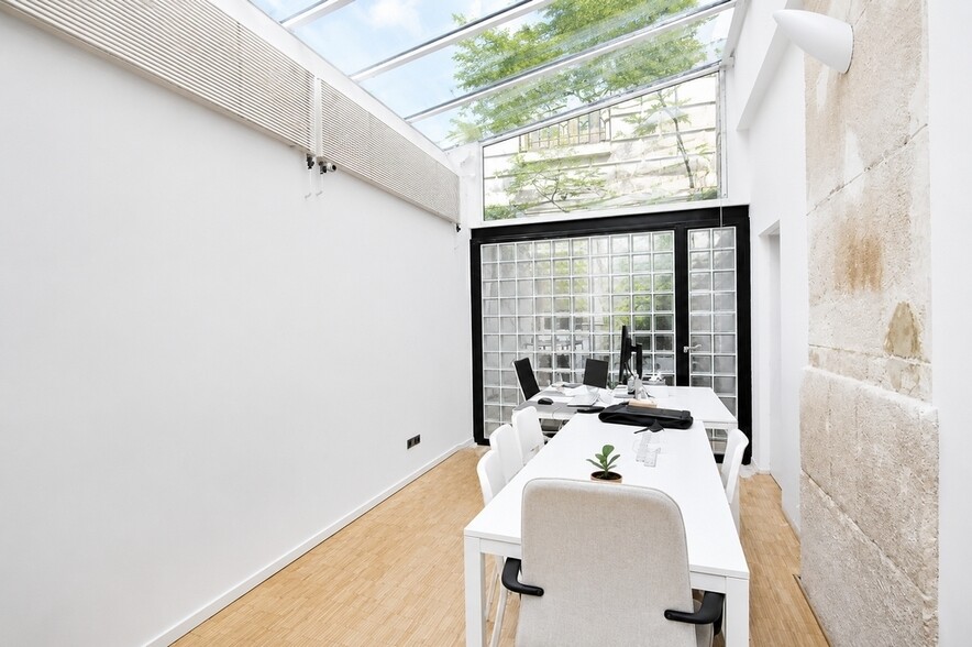 Office in Paris for lease - Building Photo - Image 2 of 7